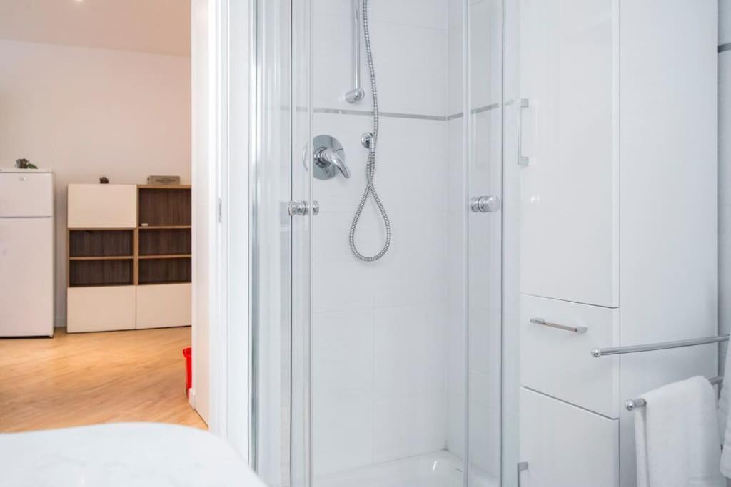 B&B Gocciadoro 26 Nuovo, Climatizzato, Zona Ospedale, Posto Auto Trento Kültér fotó